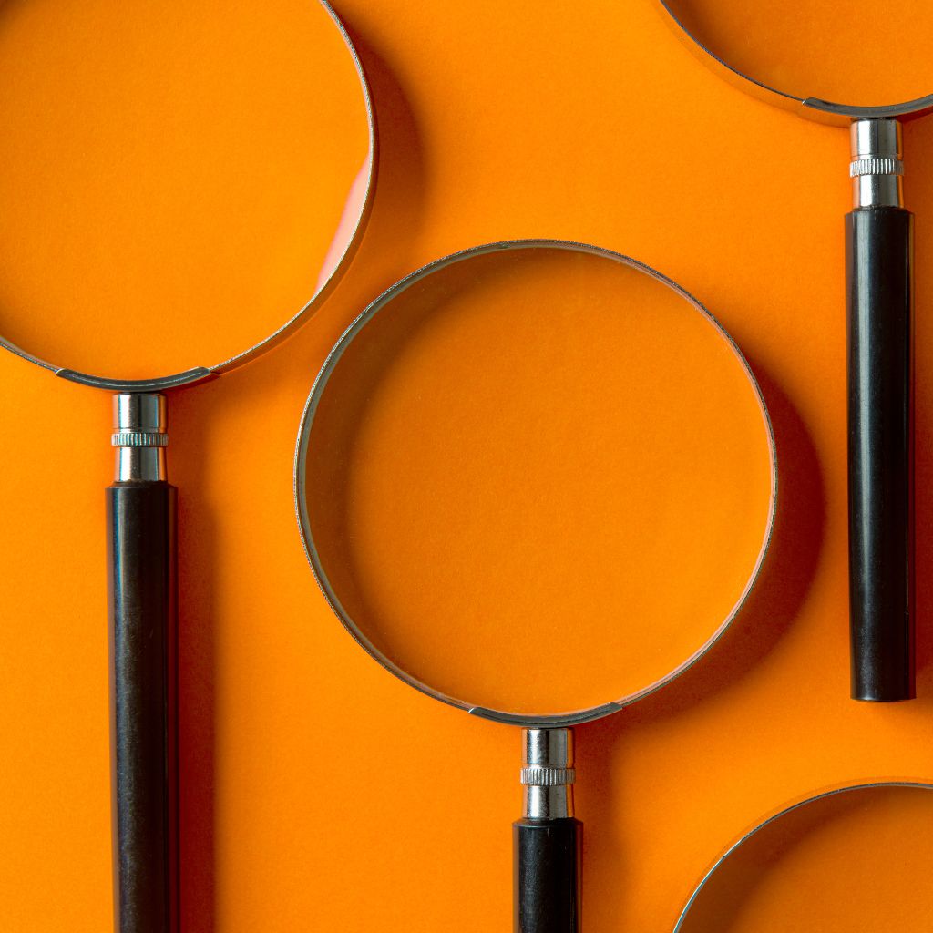 4 magnifying glasses