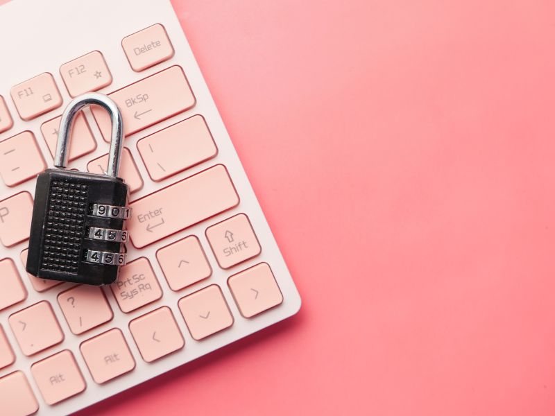 Data privacy - a combination lock on a keyboard